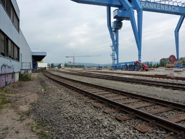 Container-Terminal am Mainzer Rhein-Ufer