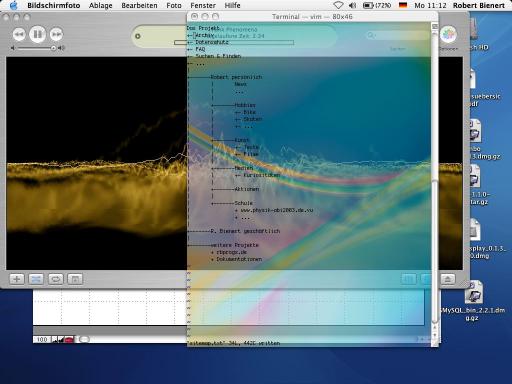 iTunes mit einer etwas gediegeneren Visualisierung, darüber einhalbtransparentes Terminalfenster mit "abstraktem" Hintergrundbild (Abstract3.jpg); von unten schaut Apple Works ein wenig durch