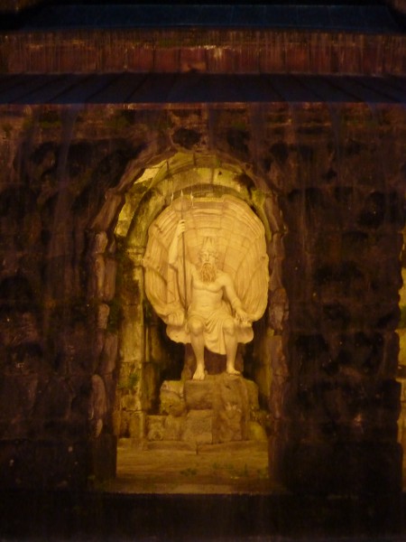 Neptun-Grotte im Kasseler Bergpark Wilhelmshöhe während der beleuchteten Wasserspiele am 03.07.2010